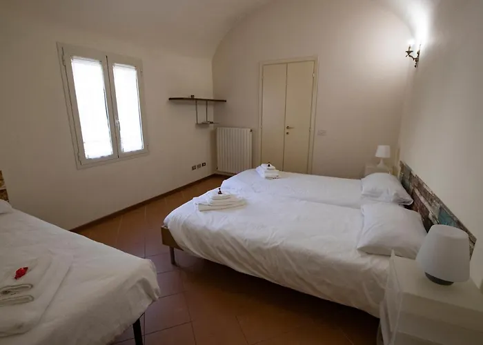 La Dimora Delle Emozioni - Il Fascino Del Centro Storico E L'adrenalina Dell'autodromo Lägenhet