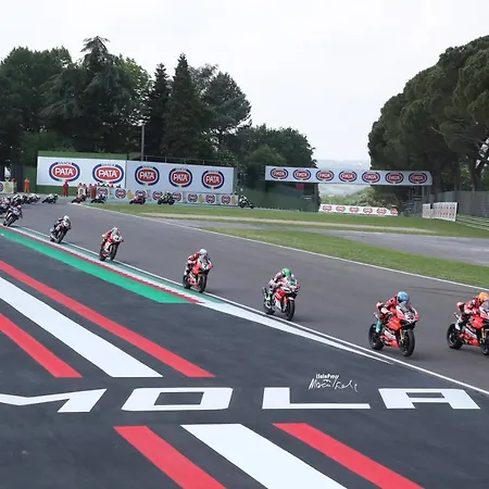 La Dimora Delle Emozioni - Il Fascino Del Centro Storico E L'adrenalina Dell'autodromo * Ίμολα
