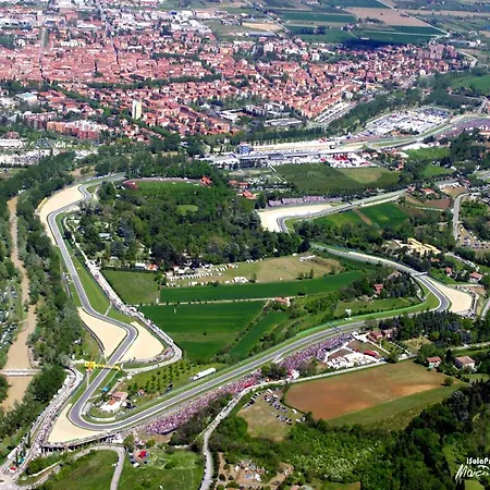 Διαμέρισμα La Dimora Delle Emozioni - Il Fascino Del Centro Storico E L'adrenalina Dell'autodromo Ίμολα