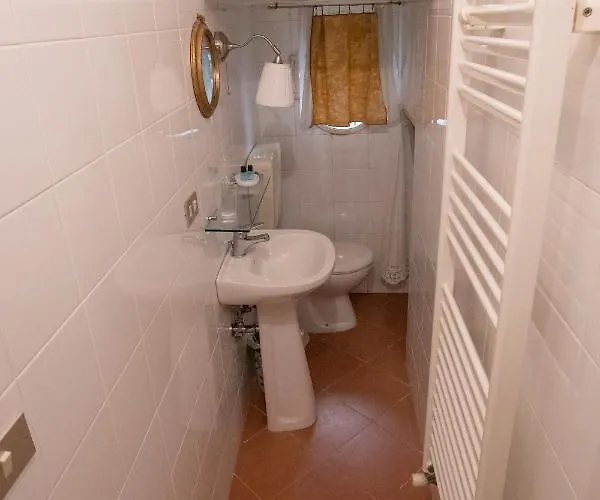 La Dimora Delle Emozioni - Il Fascino Del Centro Storico E L'adrenalina Dell'autodromo Apartman