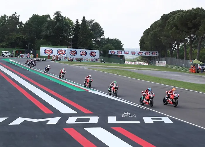 La Dimora Delle Emozioni - Il Fascino Del Centro Storico E L'adrenalina Dell'autodromo * Ίμολα