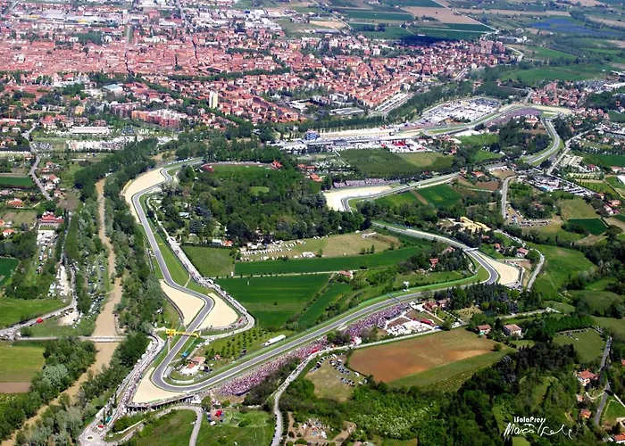 Διαμέρισμα La Dimora Delle Emozioni - Il Fascino Del Centro Storico E L'adrenalina Dell'autodromo Ίμολα